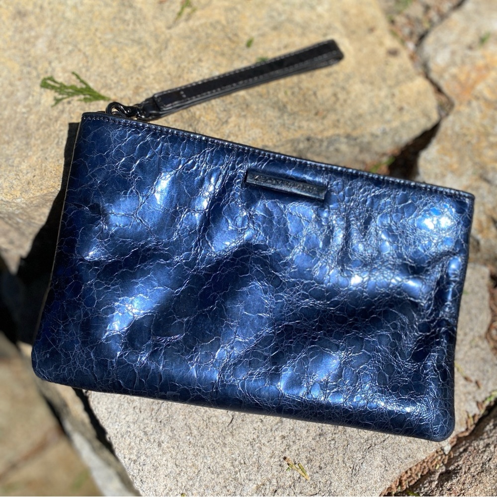 Kelly Wynne Iridescent Blue Crackle & Black Wristlet Clutch Purse Top Zip Thin